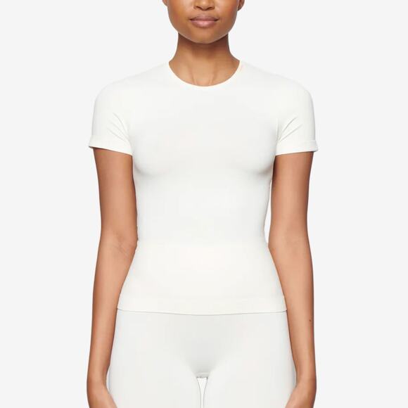 SKIMS Soft Smoothing Seamless T-Shirt Marble XS - Picture 3 of 10